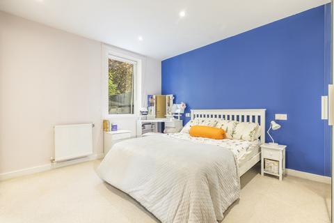 6 Nauticus Walk, London, E14 9ZT