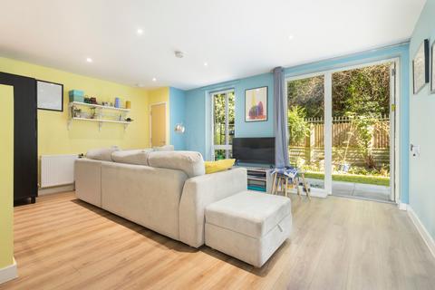 6 Nauticus Walk, London, E14 9ZT