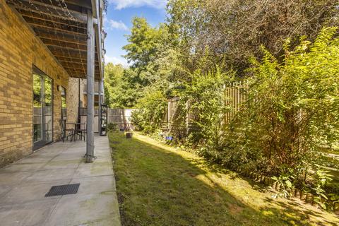6 Nauticus Walk, London, E14 9ZT