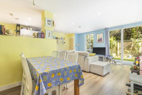 6 Nauticus Walk, London, E14 9ZT