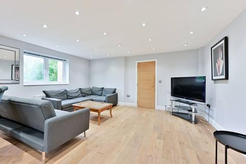 4 bedroom flat to rent, Midmoor Road, Wimbledon, London, SW19