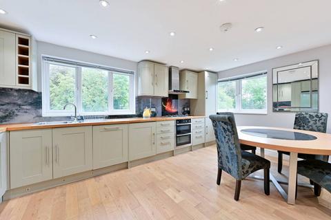 4 bedroom flat to rent, Midmoor Road, Wimbledon, London, SW19