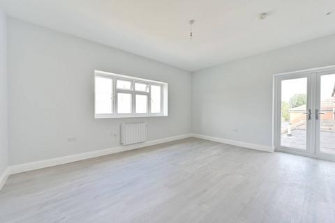 1 bedroom flat to rent, Central Road, Morden, SM4