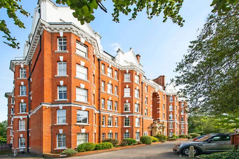 4 bedroom flat for sale, The Pryors, East Heath Road, Hampstead, London