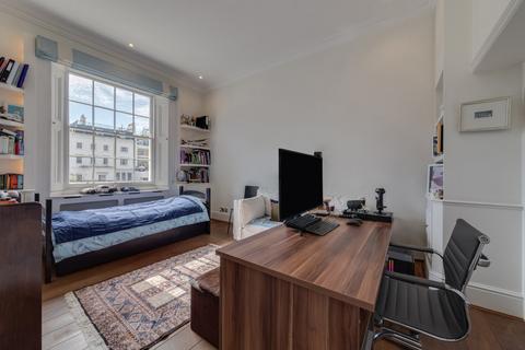 3 bedroom flat for sale, Clarendon House, Strathearn Place, London