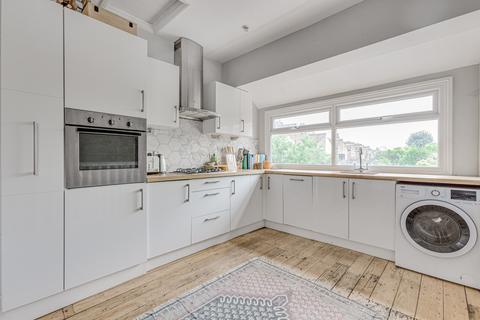 3 bedroom flat to rent, Fulham Palace Road, London