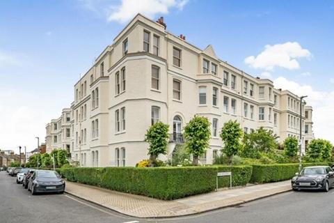 2 bedroom flat to rent, Disraeli Gardens, London