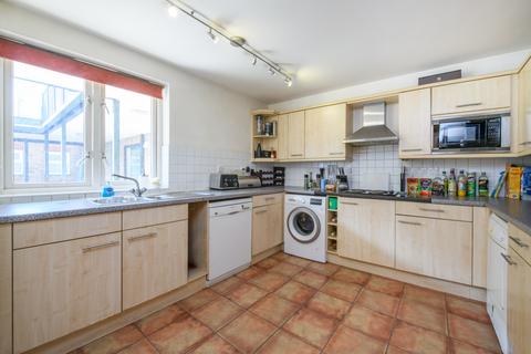 2 bedroom flat for sale, Boatrace Court, 69 Mortlake High Street, Mortlake, London