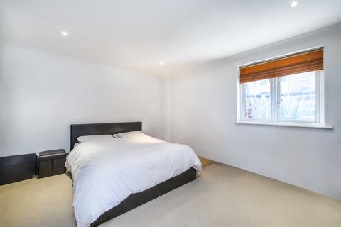 2 bedroom flat for sale, Boatrace Court, 69 Mortlake High Street, Mortlake, London