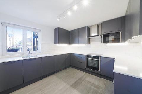 2 bedroom flat to rent, Boatrace Court, Mortlake High Street, London