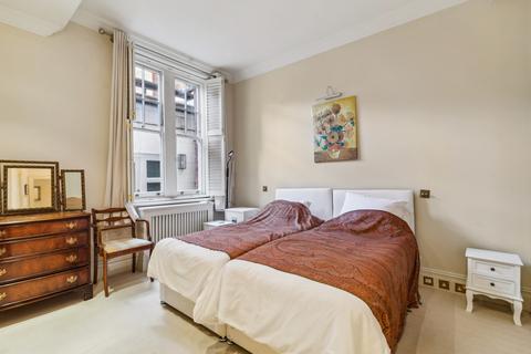 3 bedroom flat for sale, Cheyne Court, Chelsea