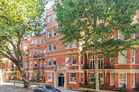 3 bedroom flat for sale, Cheyne Court, Chelsea