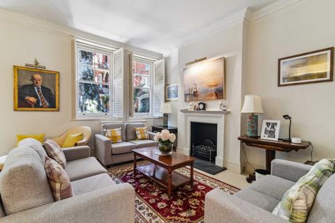 3 bedroom flat for sale, Cheyne Court, Chelsea