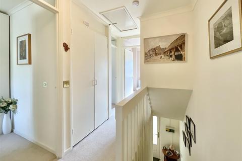 17 Beech Grove, Cirencester, GL7 1BB