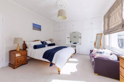 40 Wendell Road, London, W12 9RS