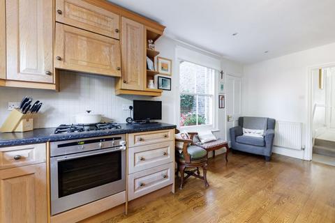 40 Wendell Road, London, W12 9RS