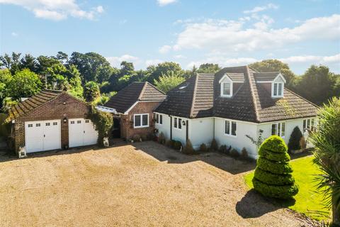 4 bedroom detached bungalow for sale, Christchurch BH23