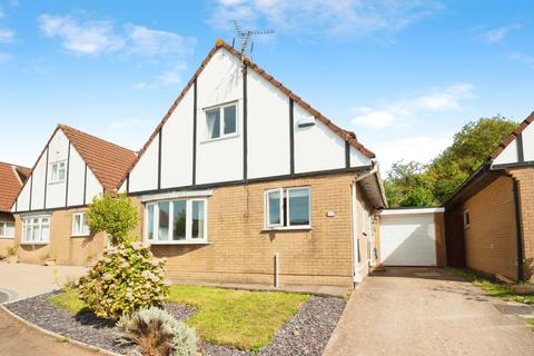 3 bedroom semi-detached house to rent, Amberwood Close, Pontprennau, Cardiff