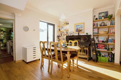 3 bedroom end of terrace house to rent, Fox Street, Roath