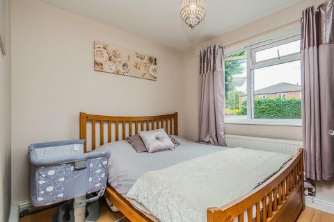 2 bedroom maisonette to rent, Butts Hill Road