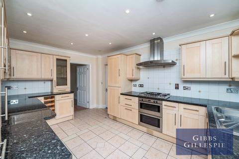 5 bedroom detached house to rent, The Drive, Ickenham, UB10 8AF