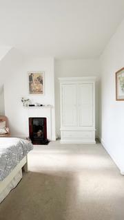11b Cedar Road, Sutton, SM2 5DA