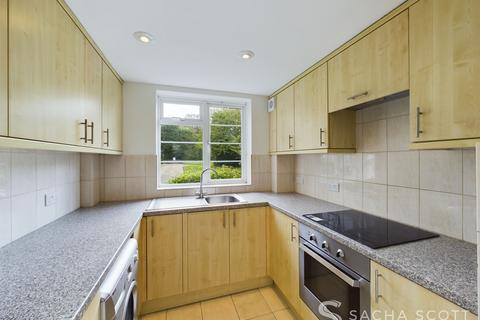 2 bedroom apartment to rent, Lancaster Court, Banstead, SM7