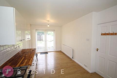 4 bedroom semi-detached house to rent, Burnside Road, Rochdale OL16