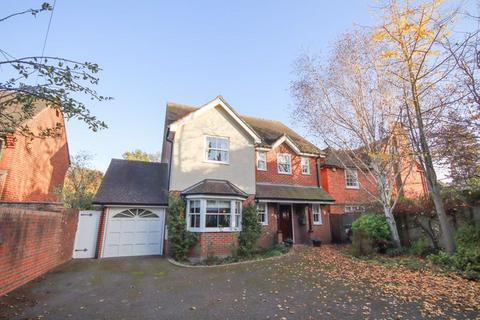 3 bedroom detached house for sale, Priests Lane, Brentwood CM15