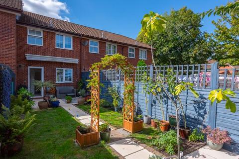 3 Catkin Close, Chineham, Basingstoke, RG24 8XY