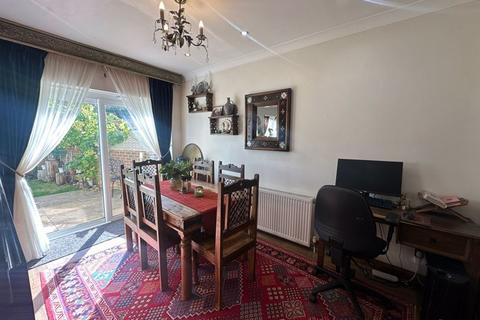 3 bedroom semi-detached house for sale, Adrienne Avenue, Southall