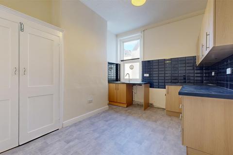 2 bedroom flat to rent, Fortuneswell, Portland