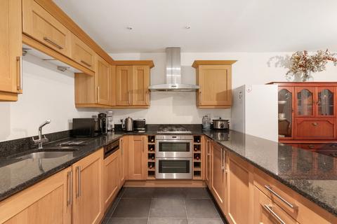 2 Oakington Close, Sunbury-on-thames, TW16 5AL