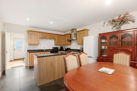 2 Oakington Close, Sunbury-on-thames, TW16 5AL