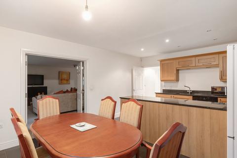 2 Oakington Close, Sunbury-on-thames, TW16 5AL