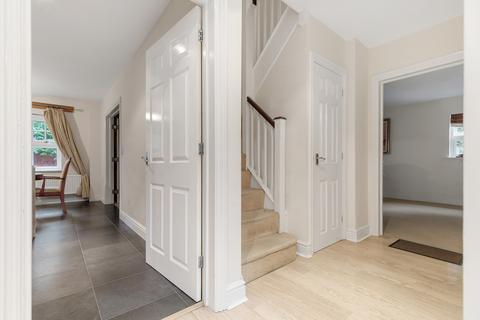 2 Oakington Close, Sunbury-on-thames, TW16 5AL