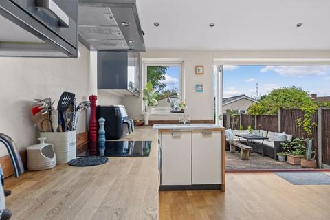 71 Dorchester Road, Worcester Park, KT4 8NW