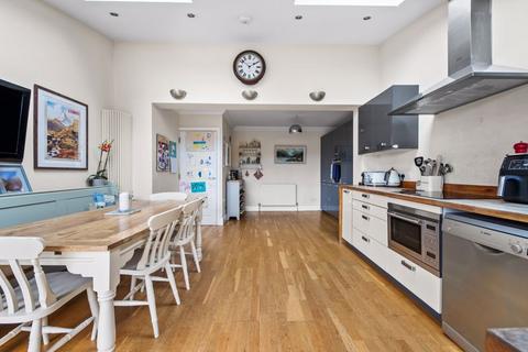 71 Dorchester Road, Worcester Park, KT4 8NW