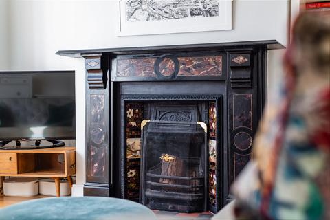 48a Forthbridge Road, London, SW11 5NY