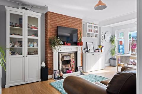 18 Harcourt Field, Wallington, SM6 8BA