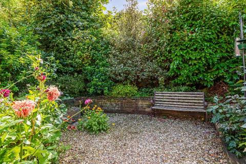 6 Chestal Terrace, Dursley, GL11 4JD