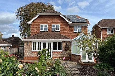 3 bedroom detached house for sale, Twittenside, Penfold Way, Steyning, West Sussex, BN44 3TW