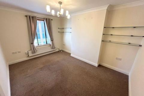 3 bedroom semi-detached house to rent, Kilcoby Avenue, Manchester