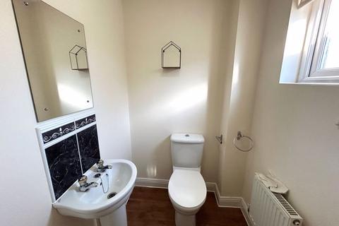 3 bedroom semi-detached house to rent, Kilcoby Avenue, Manchester