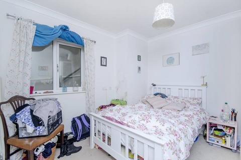 2 bedroom flat to rent, Overhill Road, East Dulwich, London, SE22