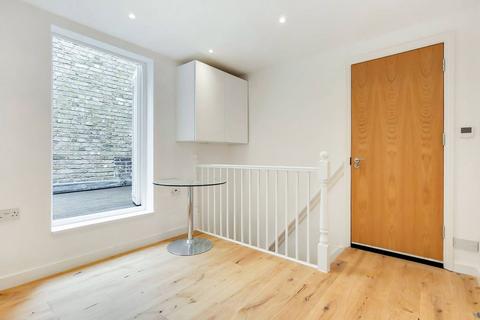 Studio to rent, Upper Tachbrook Street, Pimlico, London, SW1V