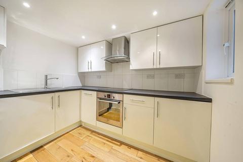 Studio to rent, Upper Tachbrook Street, Pimlico, London, SW1V