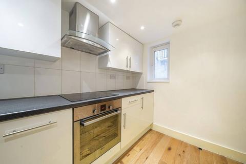 Studio to rent, Upper Tachbrook Street, Pimlico, London, SW1V