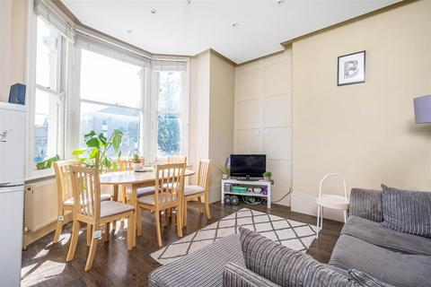 2 bedroom flat to rent, Cavendish Road, London SW12