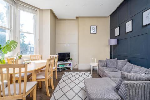 2 bedroom flat to rent, Cavendish Road, London SW12